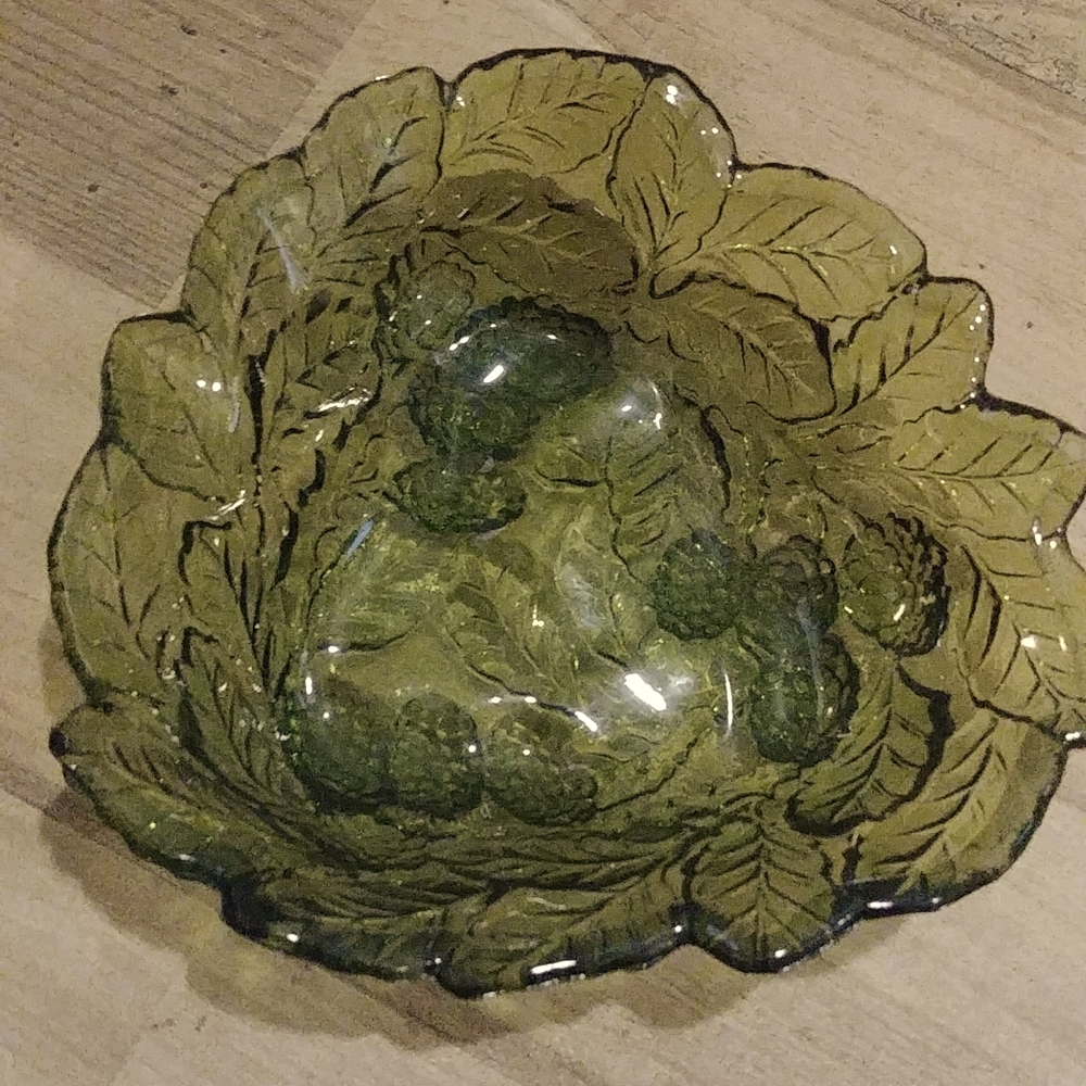 Indiana Glass Vintage Green Glass Loganberry Pattern Bowl
